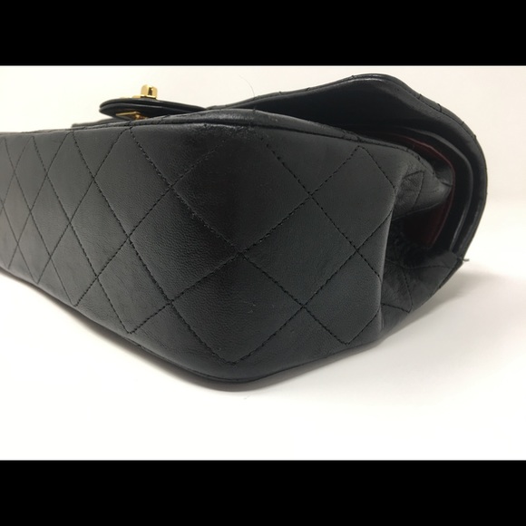 SOLD 💕Vintage Chanel Small Classic Flap - Picture 8 of 16